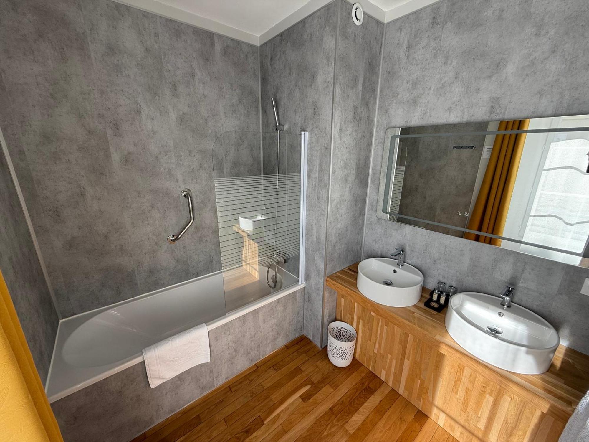 Oxxotel Valognes Buitenkant foto
